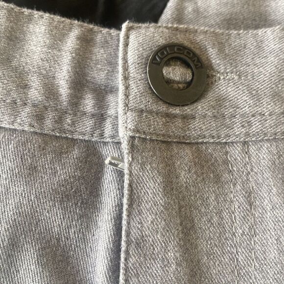 Volcom Men's Gray Casual twill walk Shorts. Grey ringspun cotton stretch NWT - Picture 2 of 7